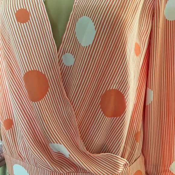 Chicos wrap around melon & White circle blouse M - Picture 5 of 5